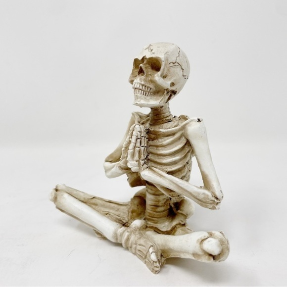 Halloween NWT Decorative Yoga Pose Skeleton 4” x 4” - Picture 2 of 3